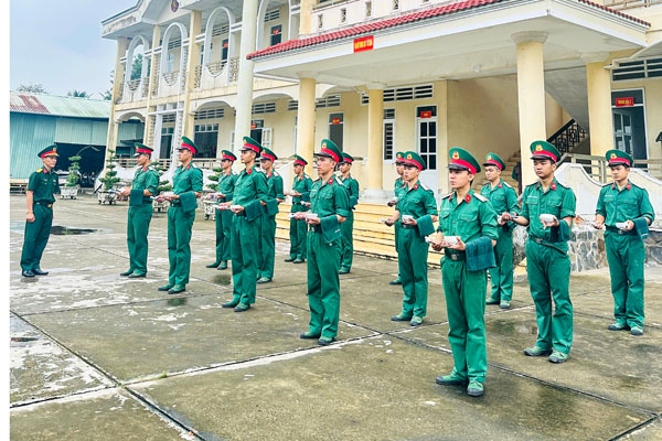 Thực hiện nền nếp chính quy góp phần nâng cao khả năng sẵn sàng chiến đấu của quân đội.