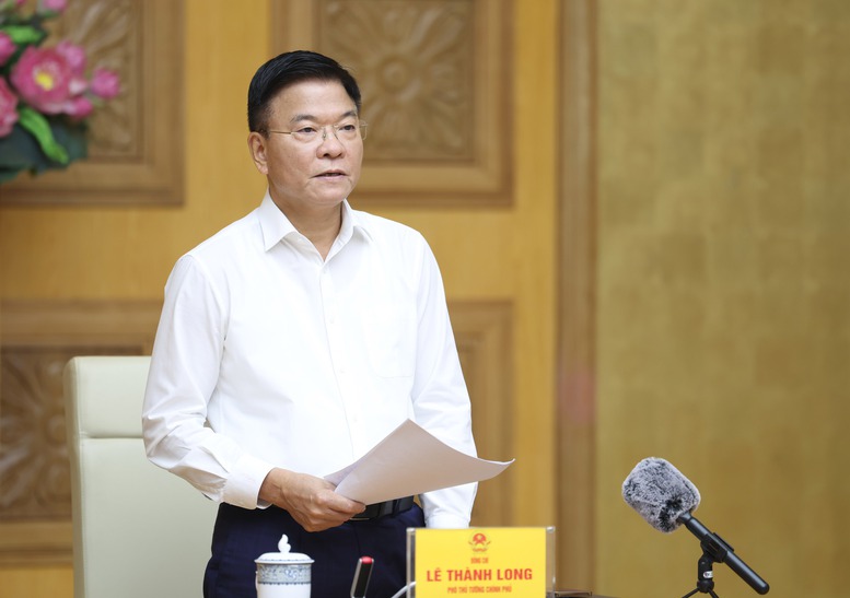 Phó Thủ tướng Lê Thành Long đề nghị phải chuyển mạnh tư duy chính sách, tập trung vào chính sách chăm lo và phát huy vai trò NCT - Ảnh: VGP/Đức Tuân