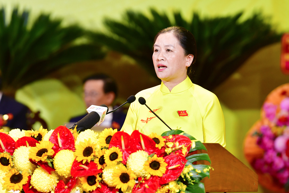 Giám đốc Sở Khoa học và Công nghệ- Đoàn Hồng Hạnh trình bày tham luận.