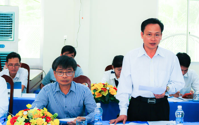 Lãnh đạo các sở, ngành tỉnh tham gia giải trình các kiến nghị của địa phương.