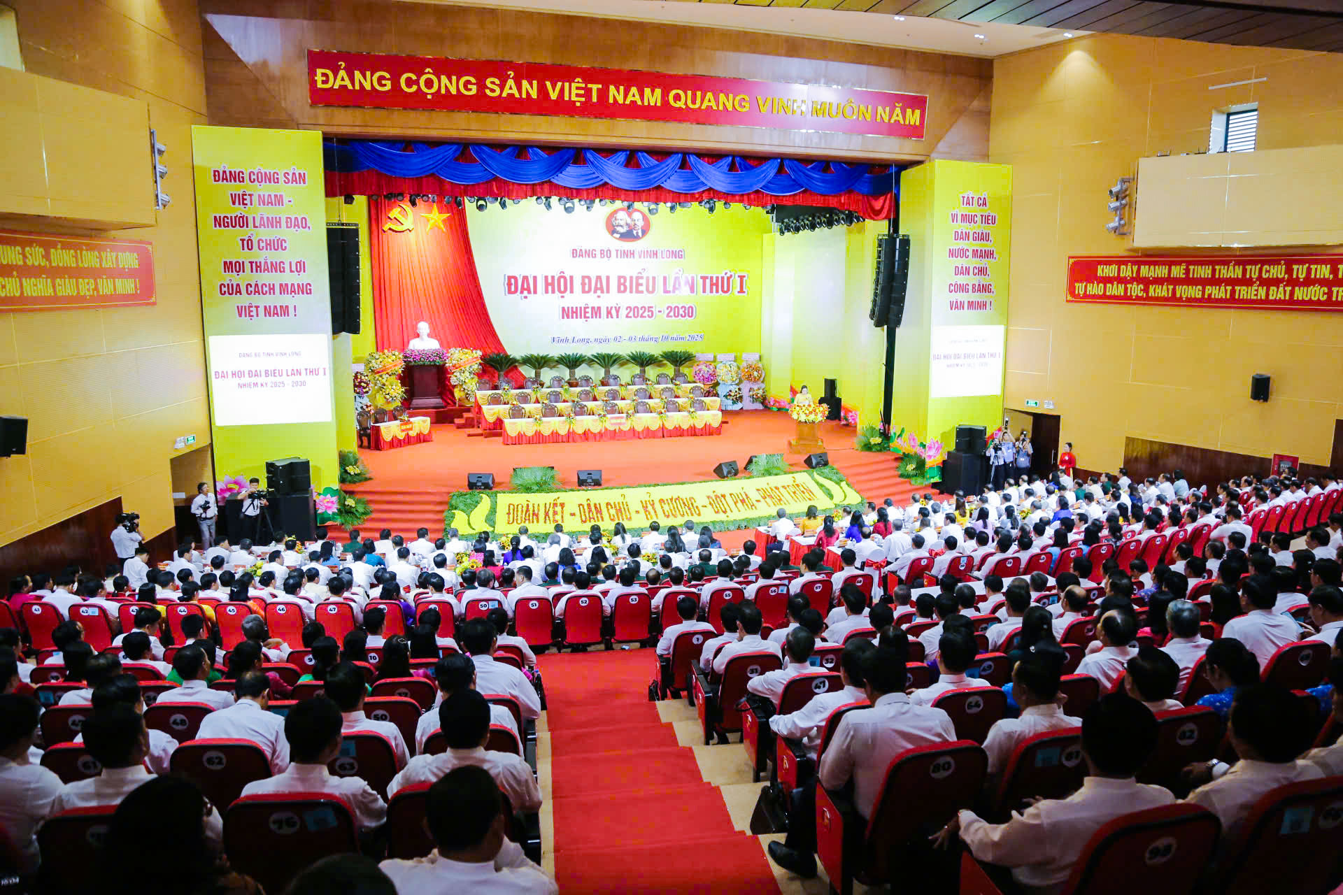 Quang cảnh phiên trù bị Đại hội đại biểu Đảng bộ tỉnh Vĩnh Long lần thứ I, nhiệm kỳ 2025 – 2030.