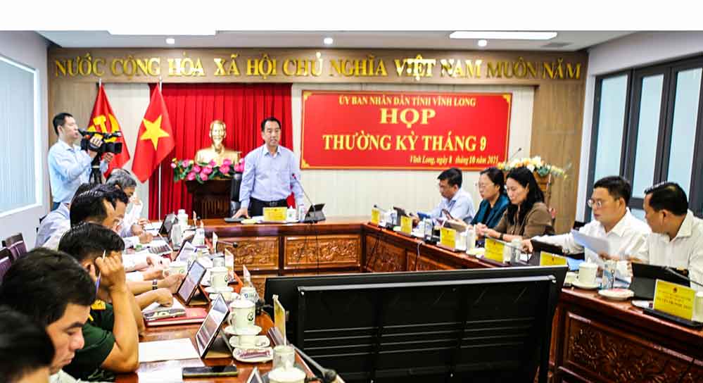 Phó Bí thư Tỉnh ủy, Chủ tịch UBND tỉnh- Lữ Quang Ngời chủ trì cuộc họp.
