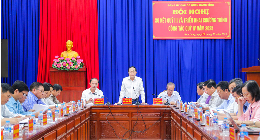 Đồng chí Lâm Minh Đằng- Phó Bí thư Tỉnh ủy, Bí thư Đảng ủy Các cơ quan Đảng tỉnh chủ trì hội nghị.