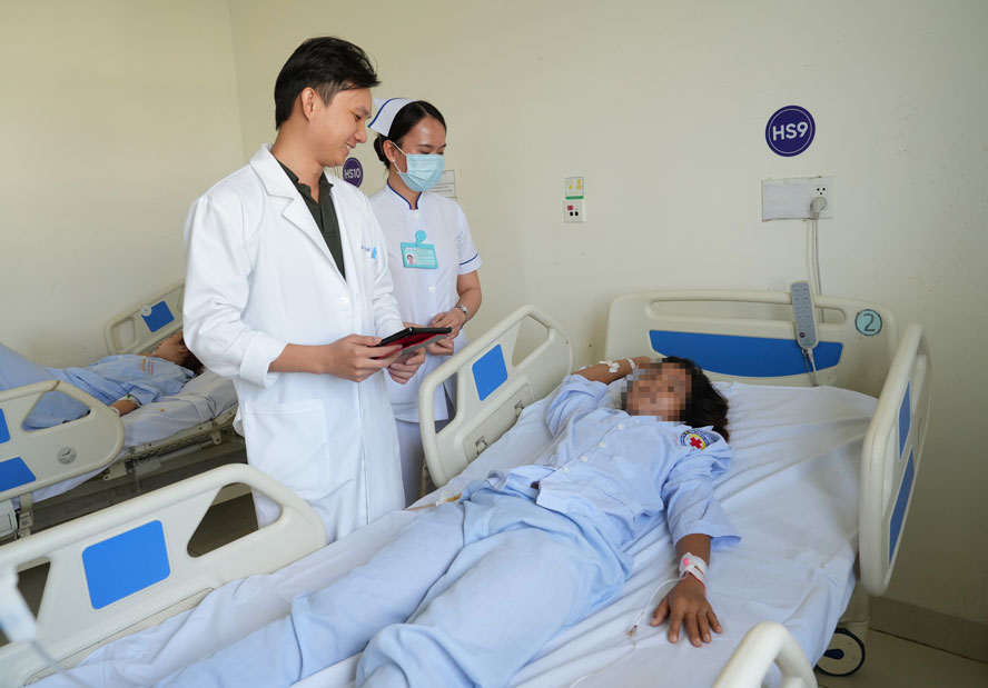 Bệnh nhân, bác sĩ hưởng lợi từ việc triển khai EMR.
