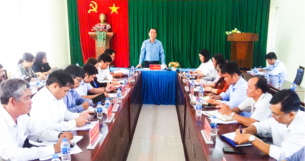 Phó Bí thư Tỉnh ủy, Chủ tịch UBND tỉnh- Lữ Quang Ngời phát biểu chỉ đạo tại buổi làm việc.