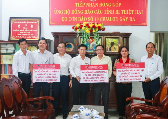 Các Agribank trên địa bàn tỉnh Vĩnh Long: Ủng hộ hơn 360 triệu đồng giúp đồng bào bị thiệt hại do bão lũ