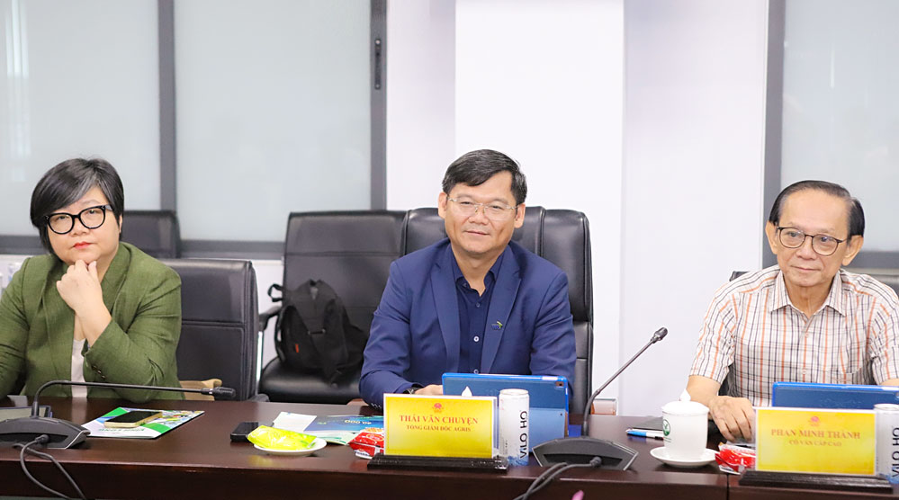 Đại diện doanh nghiệp trao đổi và đề xuất các nội dung phối hợp tại buổi làm việc.