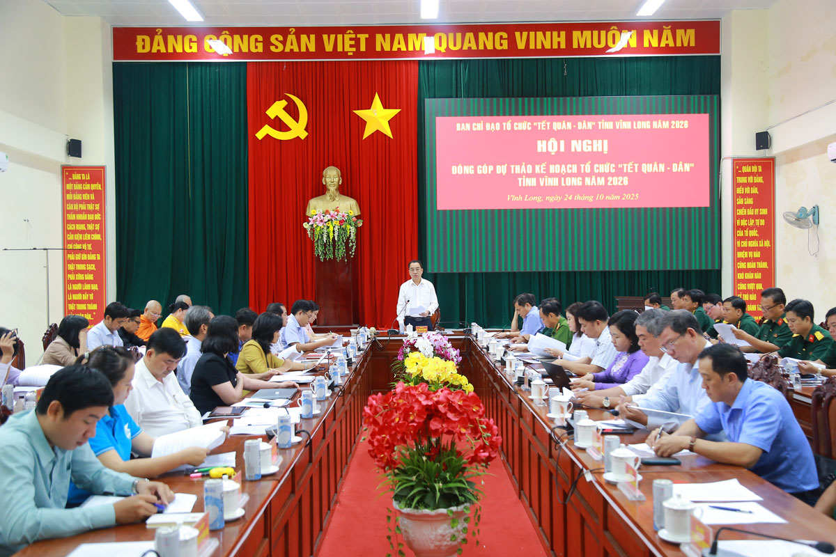 Đồng chí Lữ Quang Ngời- Phó Bí thư Tỉnh ủy, Chủ tịch UBND tỉnh chủ trì hội nghị đóng góp dự thảo kế hoạch tổ chức Tết Quân dân năm 2026.