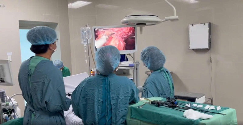 BVĐK Vĩnh Long phẫu thuật thành công một trường hợp u lách dạng nang hiếm gặp bằng phương pháp nội soi.