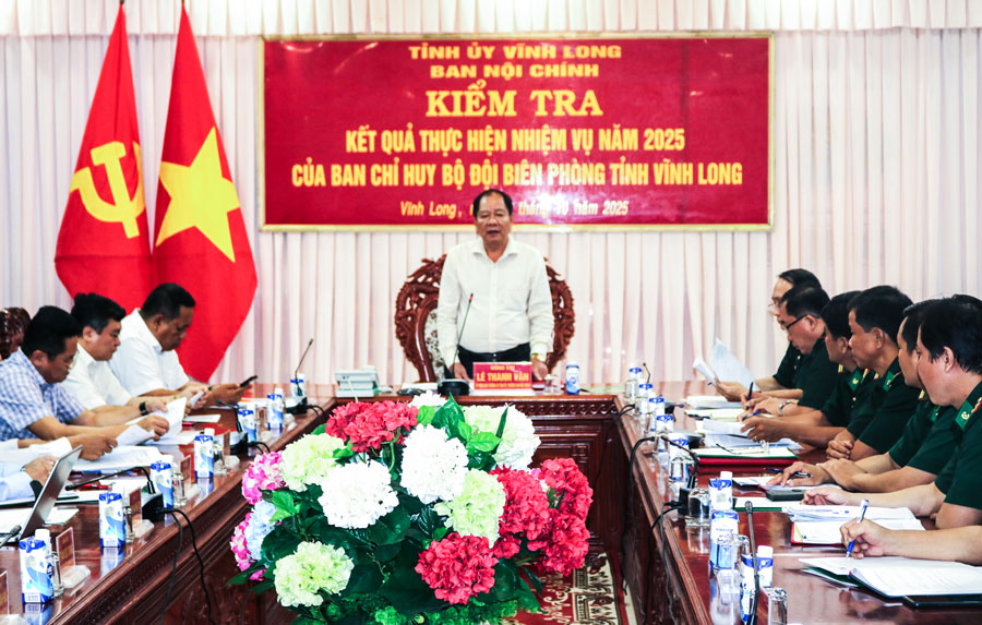 Trưởng Ban Nội chính Tỉnh ủy- Lê Thanh Vân và đoàn công tác làm việc với Ban Chỉ huy Bộ đội Biên phòng tỉnh.