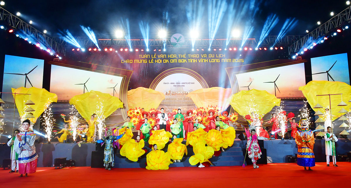 Chương trình nghệ thuật khai mạc Tuần lễ.