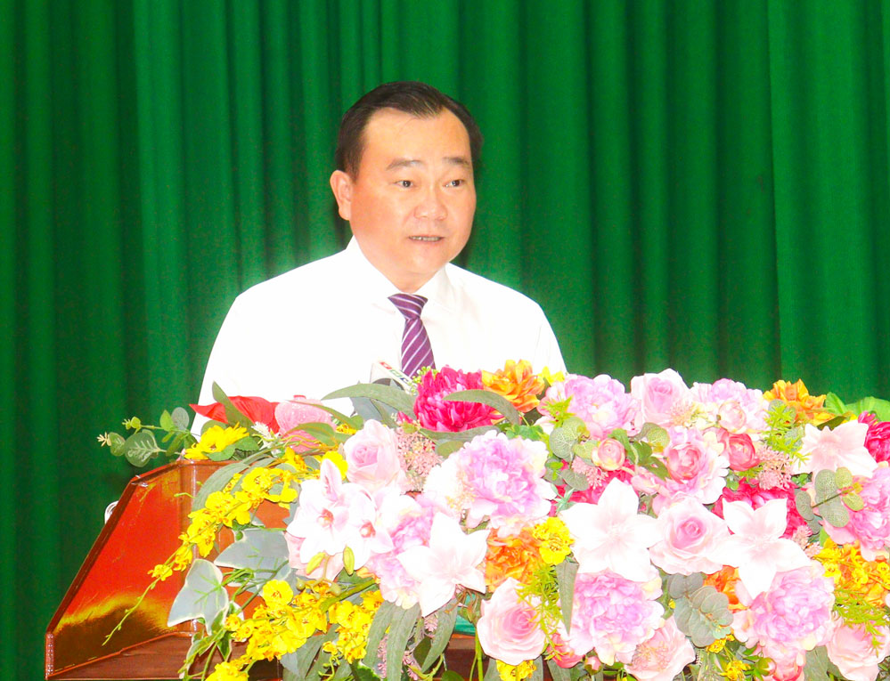 Ông Nguyễn Minh Dũng- Phó Bí thư Tỉnh ủy, Chủ tịch HĐND tỉnh phát biểu bế mạc kỳ họp.