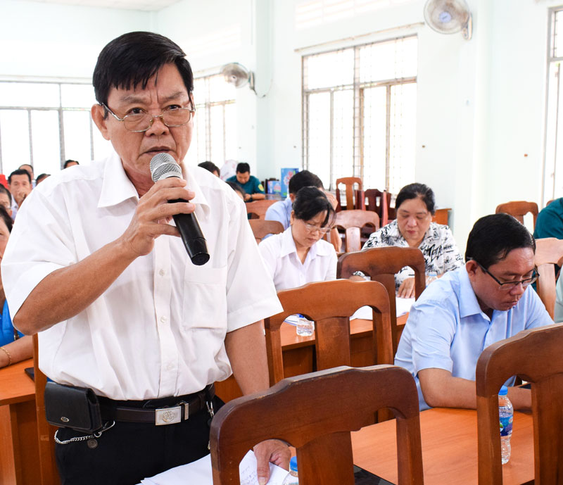 Cử tri nêu ý kiến, kiến nghị gửi đến các đại biểu Quốc hội.