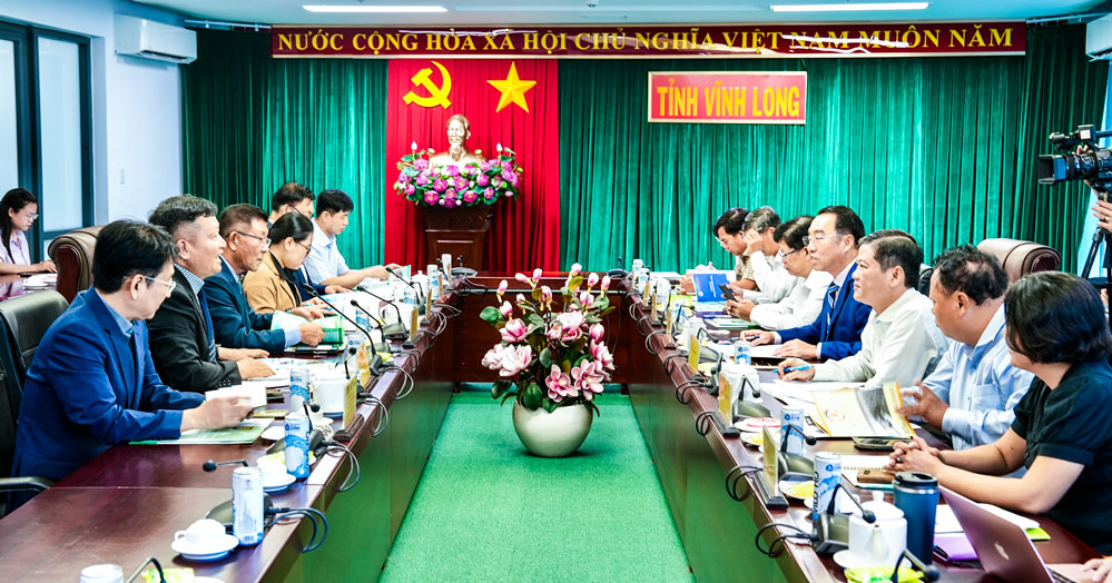 Quang cảnh buổi làm việc.