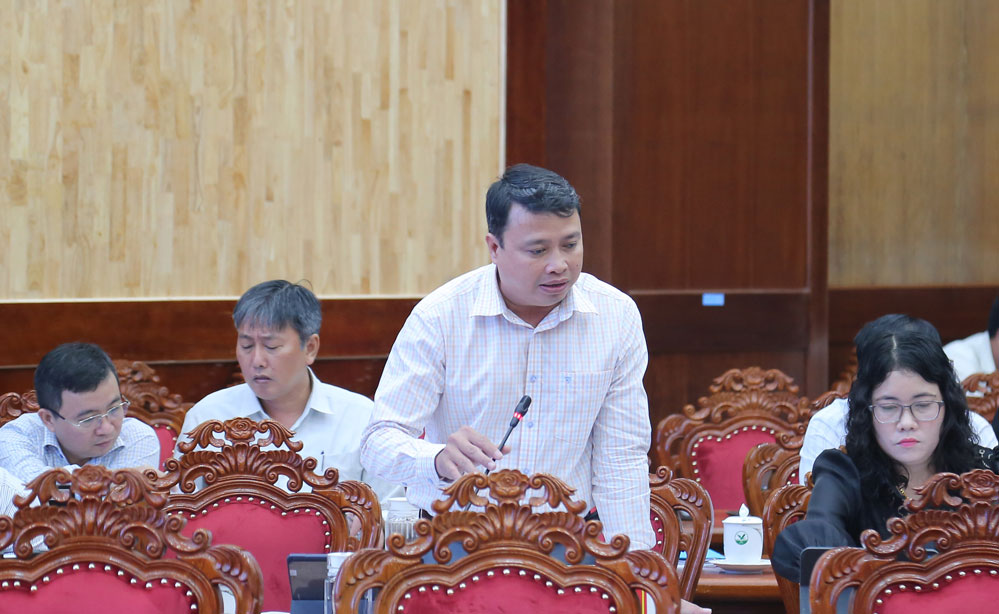 Vĩnh Long: Ban Thường vụ Tỉnh ủy cho ý kiến các nội dung trình kỳ họp chuyên đề lần thứ 2, HĐND tỉnh khóa X  Ông Nguyễn Thanh Cần- Trưởng Ban Kinh tế- Ngân sách HĐND tỉnh thông qua báo cáo thẩm tra.