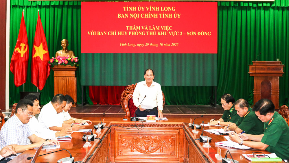 Trưởng Ban Nội chính Tỉnh ủy- Lê Thanh Vân phát biểu tại buổi làm việc với Ban Chỉ huy phòng thủ khu vực 2- Sơn Đông.