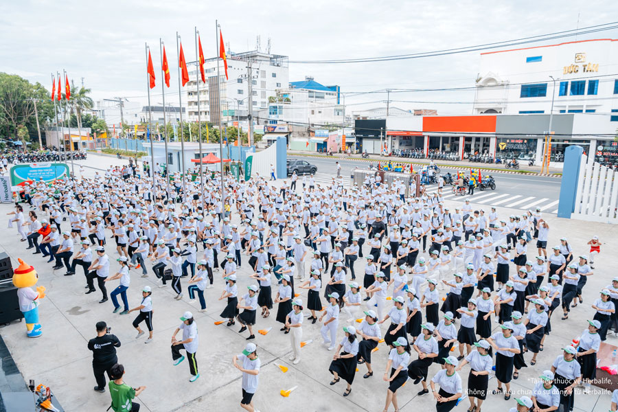 Herbalife luôn khuyến khích lối sống năng động & lành mạnh thông qua rèn luyện thể thao hàng ngày.