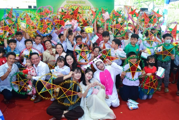 Nhiều sở, ngành chăm lo cho thiếu nhi vui Tết Trung thu