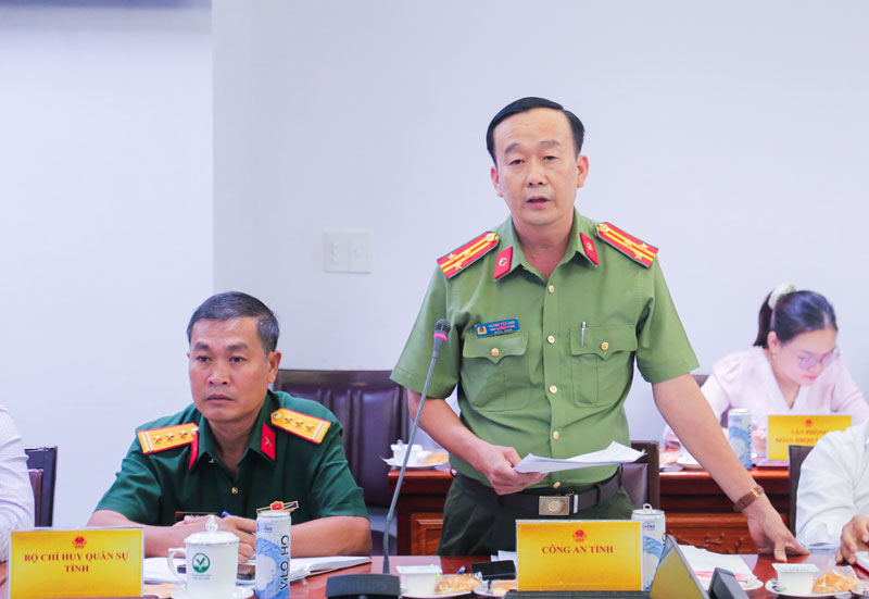  Đại biểu Công an tỉnh kiến nghị các vấn đề liên quan đến thi hành pháp luật.