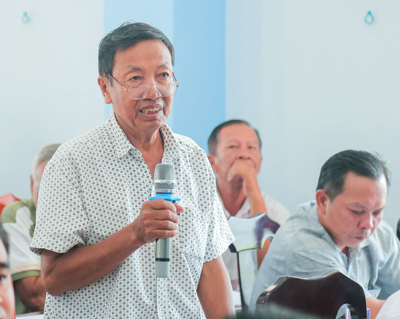 Cử tri nêu kiến nghị với Đại biểu Quốc hội.
