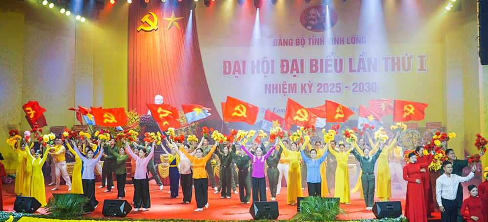 Văn nghệ chào mừng đại hội. 