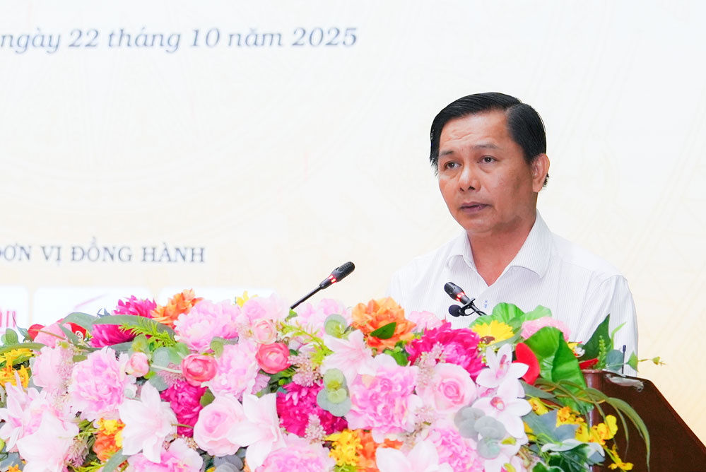 Đồng chí Trần Văn Lâu- Bí thư Tỉnh ủy Vĩnh Long phát biểu chào mừng.