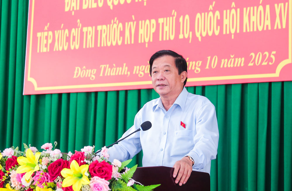 Đại biểu Bùi Văn Nghiêm- Ủy viên BCH Trung ương Đảng, Phó Trưởng Ban Nội chính Trung ương trả lời các phản ánh, kiến nghị của cử tri.