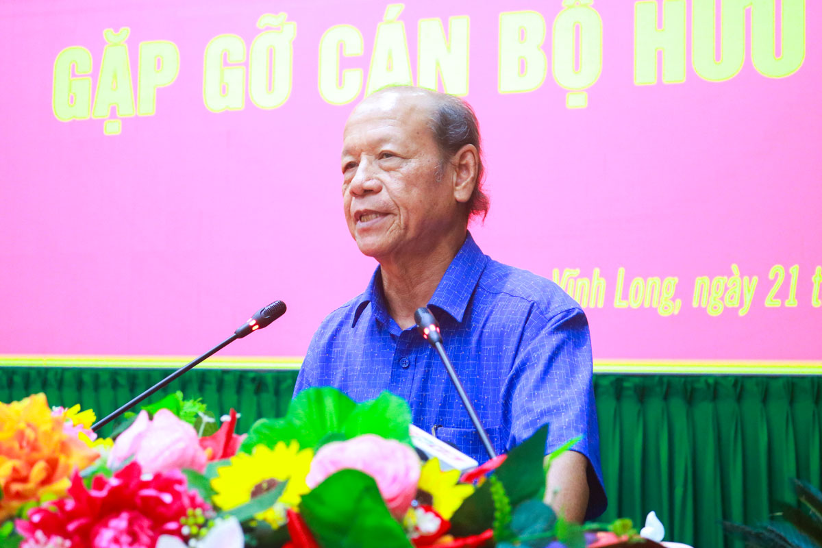 Đồng chí Trương Văn Sáu- Nguyên Phó Bí thư Thường trực Tỉnh ủy, Chủ tịch HĐND tỉnh đóng góp ý kiến tại hội nghị.