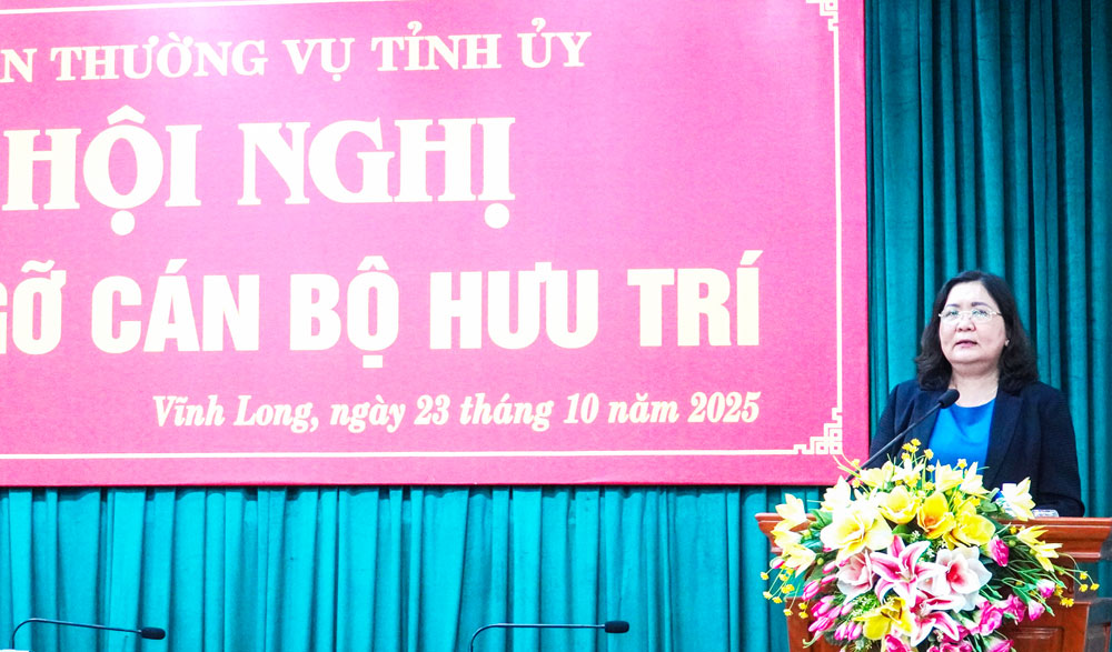  Đồng chí Hồ Thị Hoàng Yến- Phó Bí thư Thường trực Tỉnh ủy phát biểu tại hội nghị.
