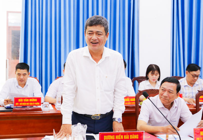 Đồng chí Dương Hiền Hải Đăng- Tỉnh ủy viên, Bí thư Đảng ủy phường Trà Vinh thông tin về công tác xây dựng Đảng của phường.