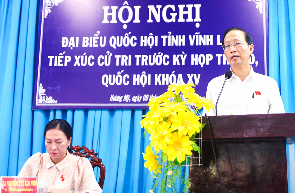 Đại biểu Nguyễn Trúc Sơn phát biểu tại buổi tiếp xúc cử tri. Ảnh: THẠCH THẢO