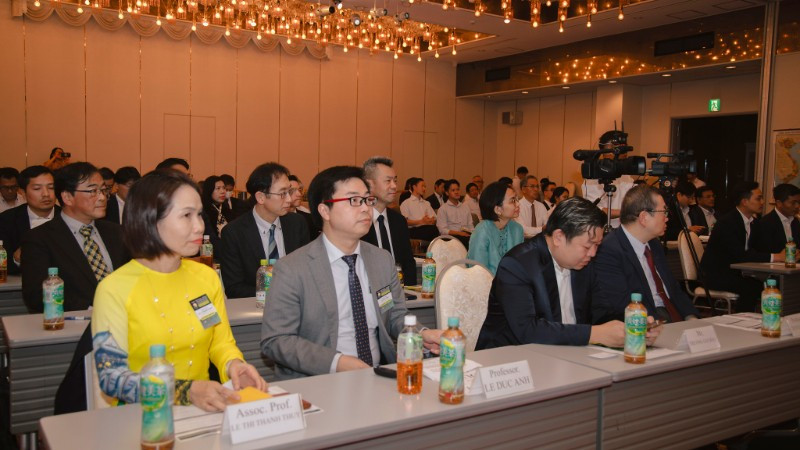 Các đại biểu tham dự Hội nghị Bán dẫn Việt-Nhật lần thứ nhất - VJSS 2025 tại Osaka, Nhật Bản. (Ảnh: Tổng lãnh sự quán Việt Nam tại Osaka)

