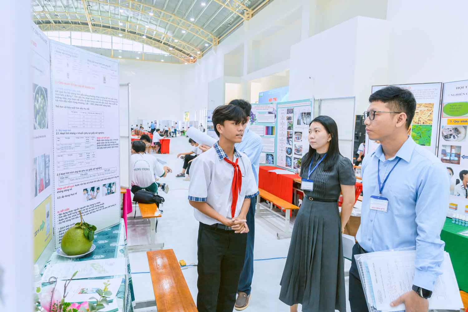 Học sinh phổ thông tham gia cuộc thi nghiên cứu khoa học kỹ thuật- bước khởi đầu khơi dậy sáng tạo, bồi dưỡng nhân tài trẻ cho tỉnh.
