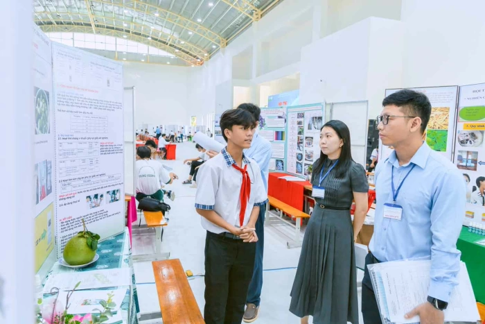 Đột phá nguồn nhân lực, tạo nền tảng phát triển