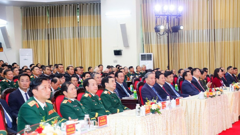 Tổng Bí thư Tô Lâm cùng Đoàn công tác Trung ương, lãnh đạo các tỉnh, thành phố trên địa bàn Quân khu 4 tham dự Lễ kỷ niệm.
