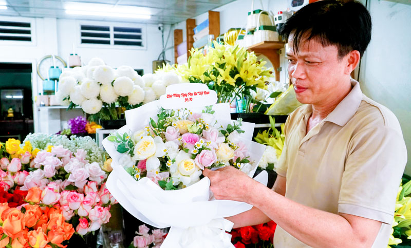 Càng gần ngày lễ, thị trường hoa tươi càng sôi động.


