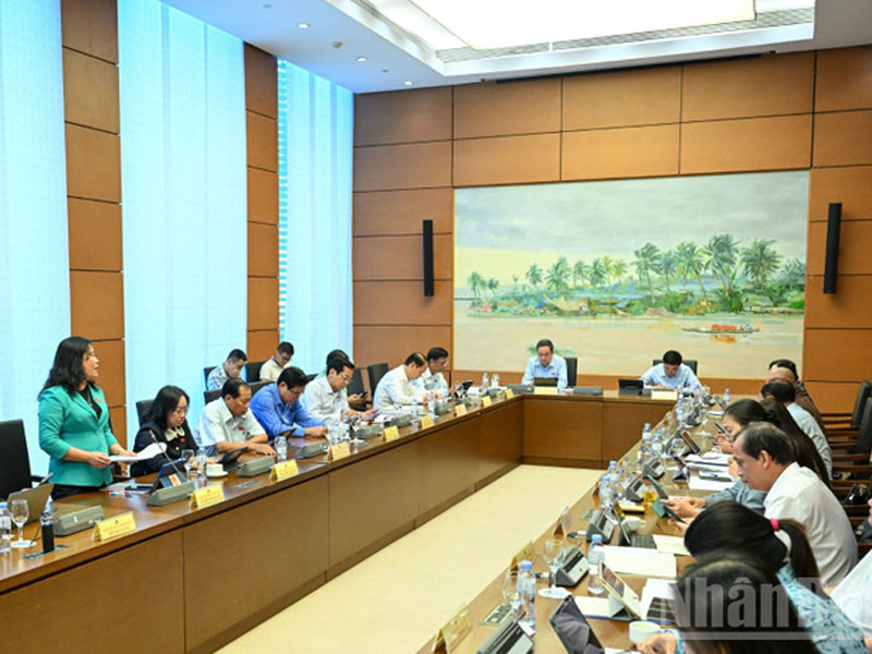 Quang cảnh phiên thảo luận tổ tại Kỳ họp thứ 10, Quốc hội khóa XV, ngày 21/10. (Ảnh: THỦY NGUYÊN)
