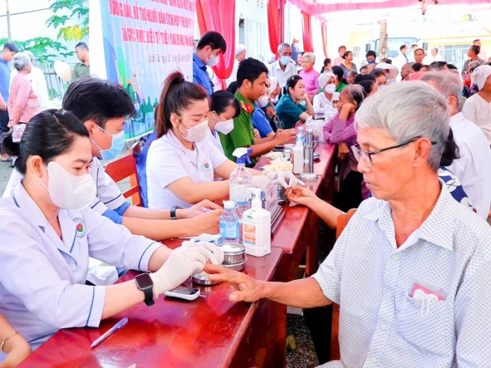 Quan tâm chăm sóc, nâng cao sức khỏe người cao tuổi