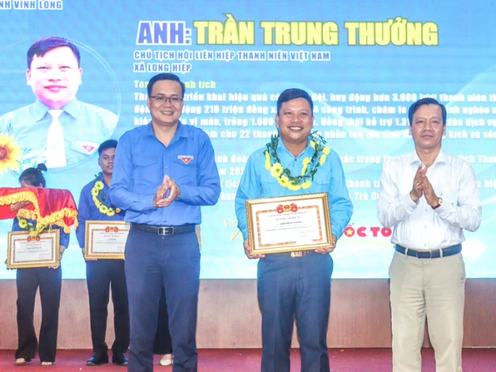Những gương thanh niên cống hiến vì cộng đồng