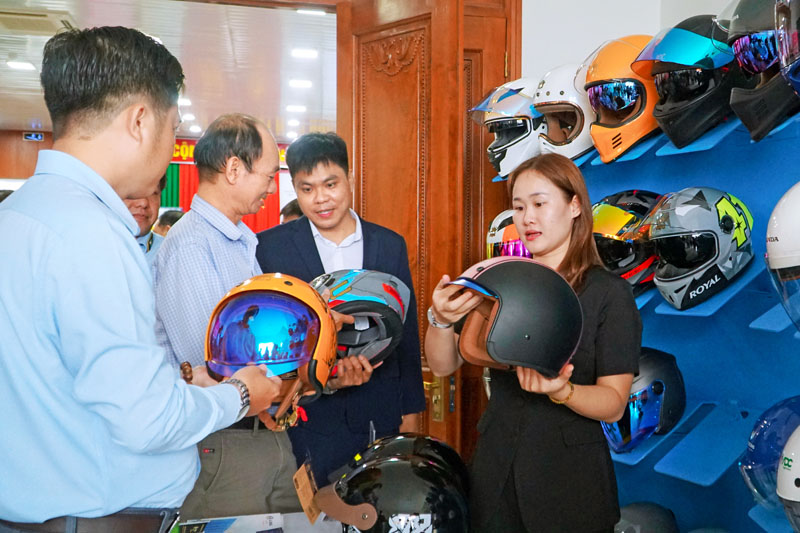 Doanh nghiệp hướng dẫn cách nhận biết hàng thật và hàng giả.
