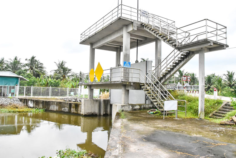 Công trình cống Sóc Cụt 1 được xây dựng hoàn thành đảm bảo nguồn nước phục vụ sản xuất nông nghiệp vùng Châu Thành, Cầu Ngang. Ảnh: MỸ NHÂN