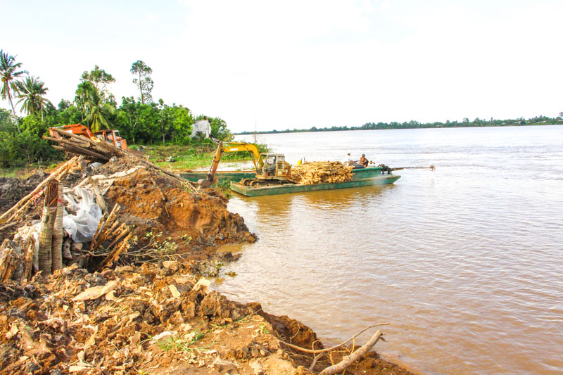 Cồn Thanh Long tiếp tục sạt lở, ảnh hưởng đời sống người dân.

