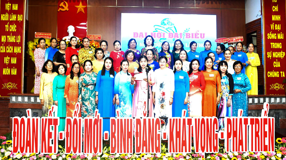 BCH Hội Liên hiệp Phụ nữ phường An Hội nhiệm kỳ 2025-2030 ra mắt đại hội.