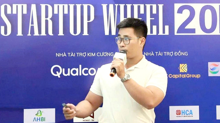 Anh Nguyễn Hải Triều trình bày về dự án StrengthAI tại cuộc thi Startup Wheel 2024 - Ảnh: NVCC

