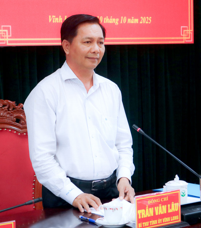 Bí thư Tỉnh ủy- Trần Văn Lâu phát biểu chỉ đạo tại hội nghị.
