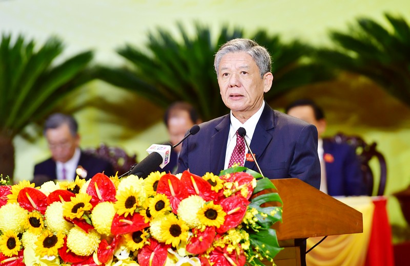 Đồng chí Ngô Chí Cường- Ủy viên Trung ương Đảng, Bí thư Tỉnh ủy nhiệm 2020 - 2025 trình bày diễn văn bế mạc Đại hội. Ảnh: Bá Thi