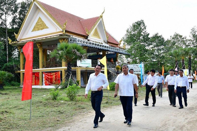 Lãnh đạo tỉnh đến kiểm tra khu vực Nhà văn hóa Cộng đồng tại phường Nguyệt Hóa.