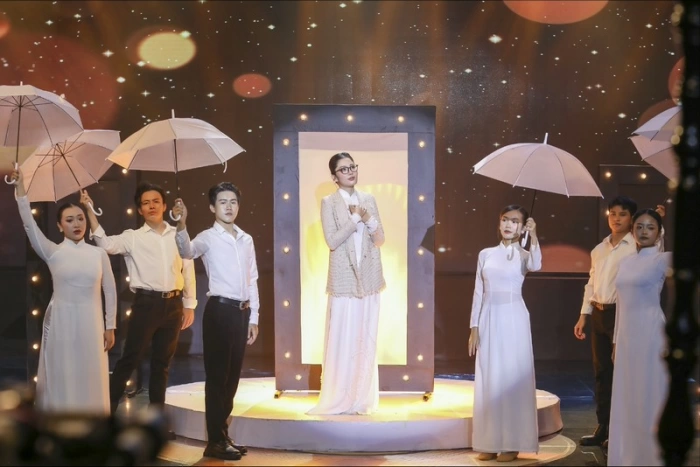 MC Quốc Trí Mời Cha Ruột Song Ca, Giám Khảo Vũ Thành Vinh “Đổ Gục”