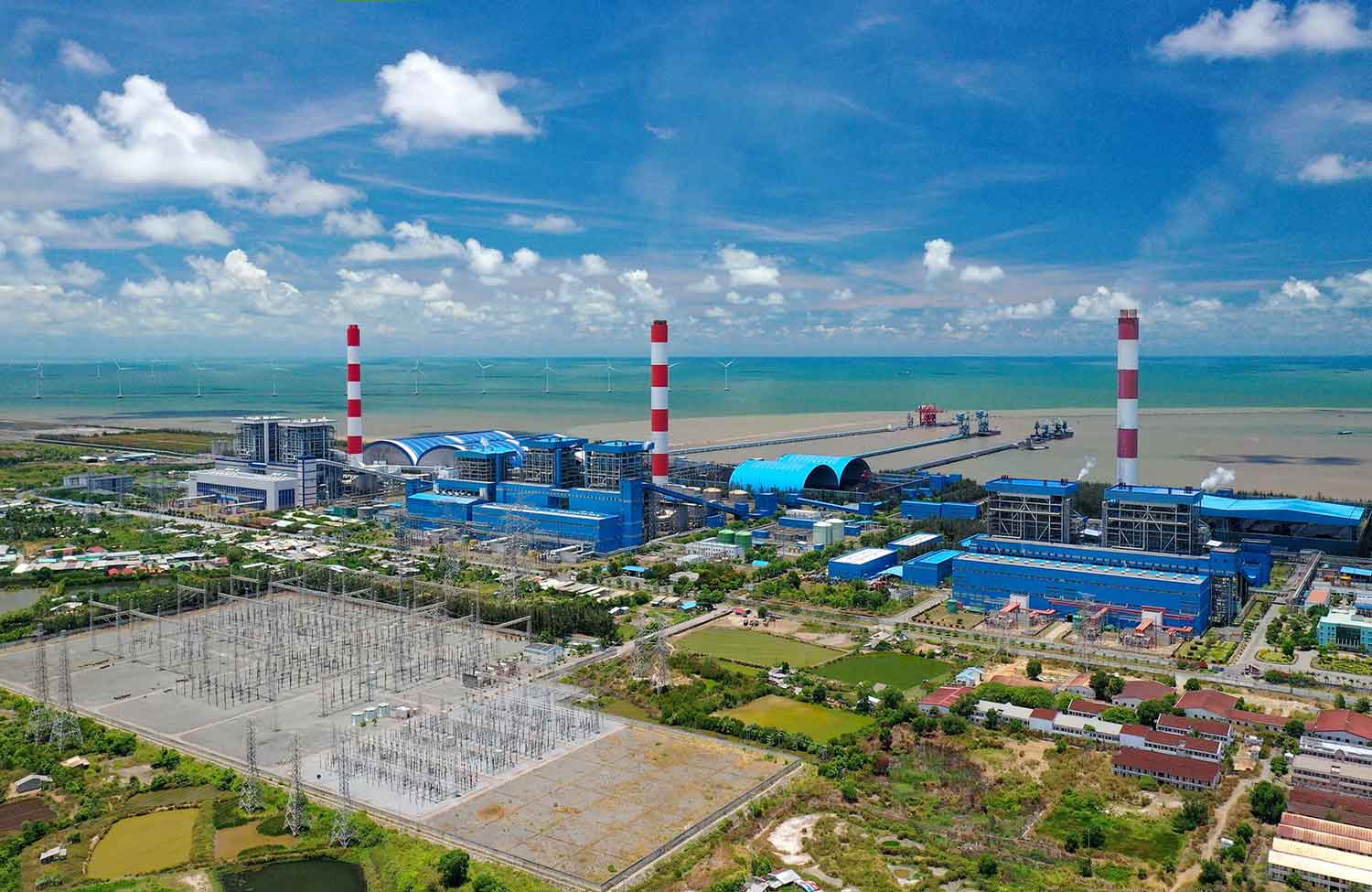Tập trung phát triển năng lượng tái tạo, năng lượng mới tạo động lực để khai thác tốt tiềm năng kinh tế biển. Ảnh: BÁ THI