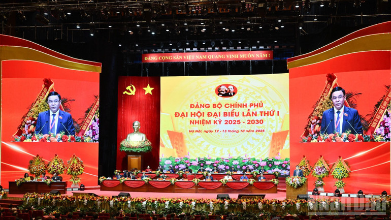 Các đại biểu tham luận trong phiên buổi chiều. (Ảnh: TRẦN HẢI)